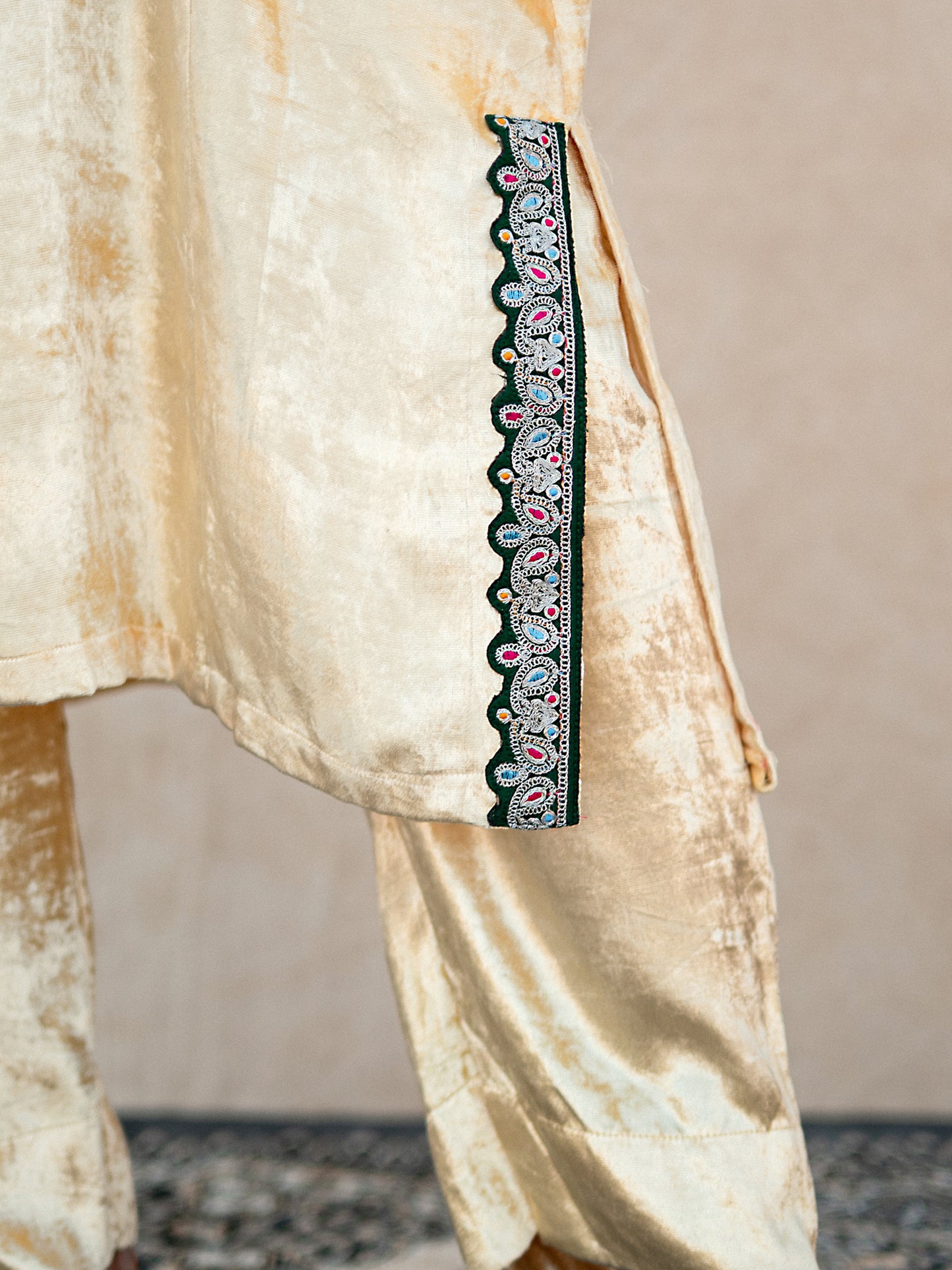 Zoon Light Yellow Pheran Set