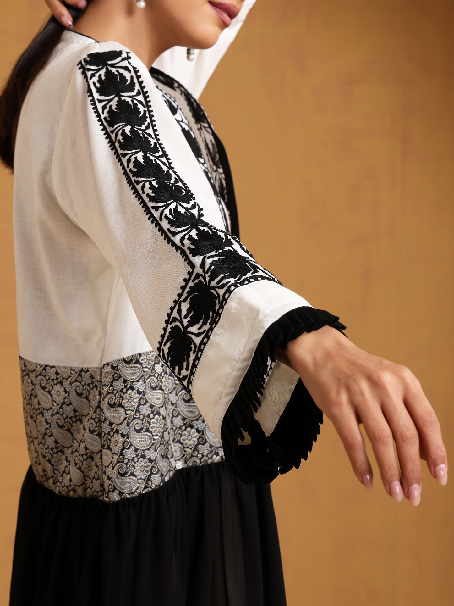 Sehar Beige & Black Georgette Abaya