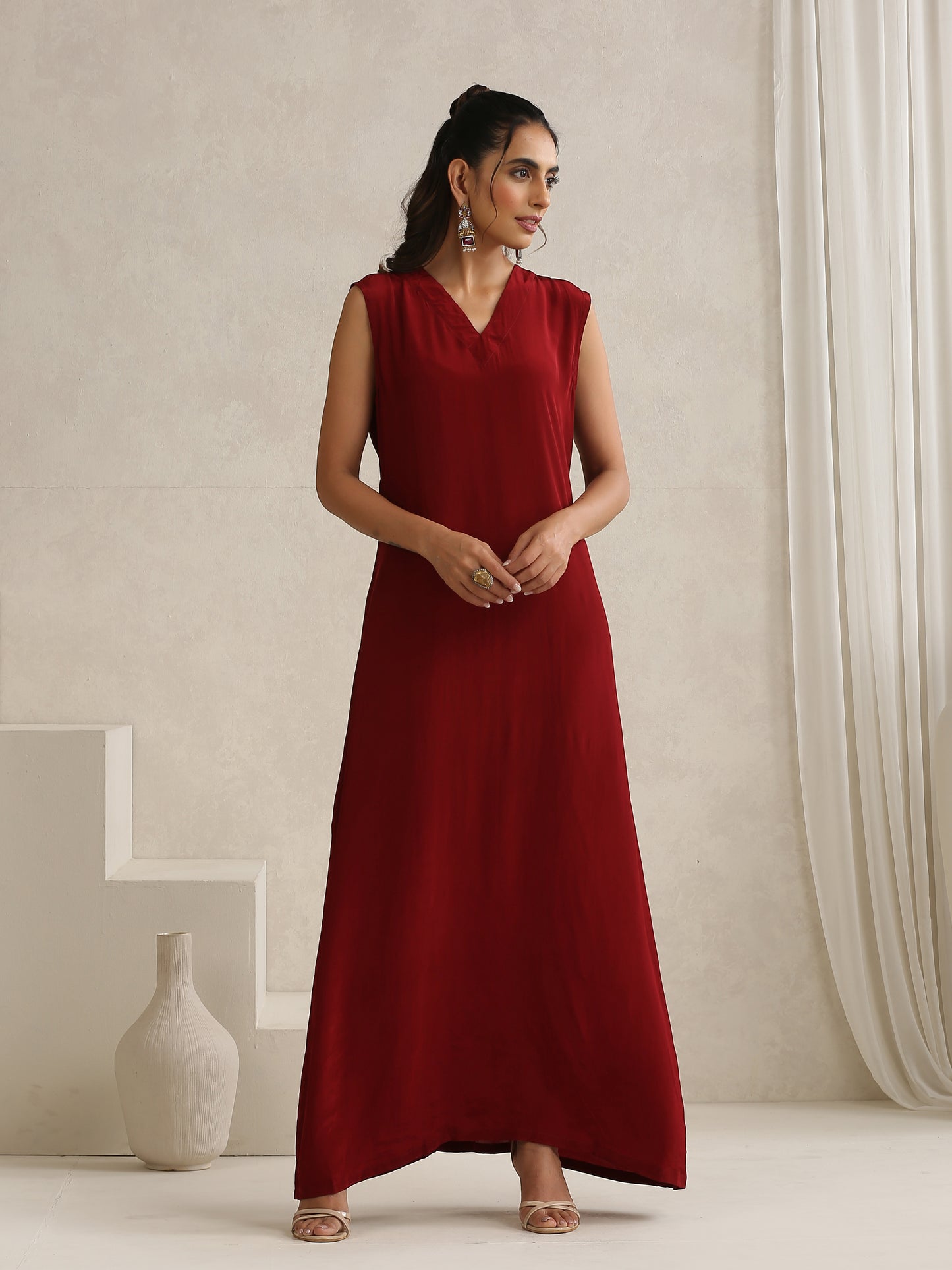 Nargis Kashmiri Embroidered Bisht with Crepe Inner Dress