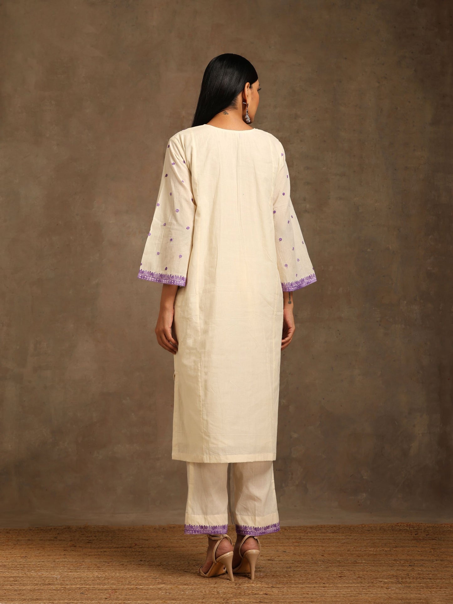 Aghaaz Off-White & Purple Pheran Set