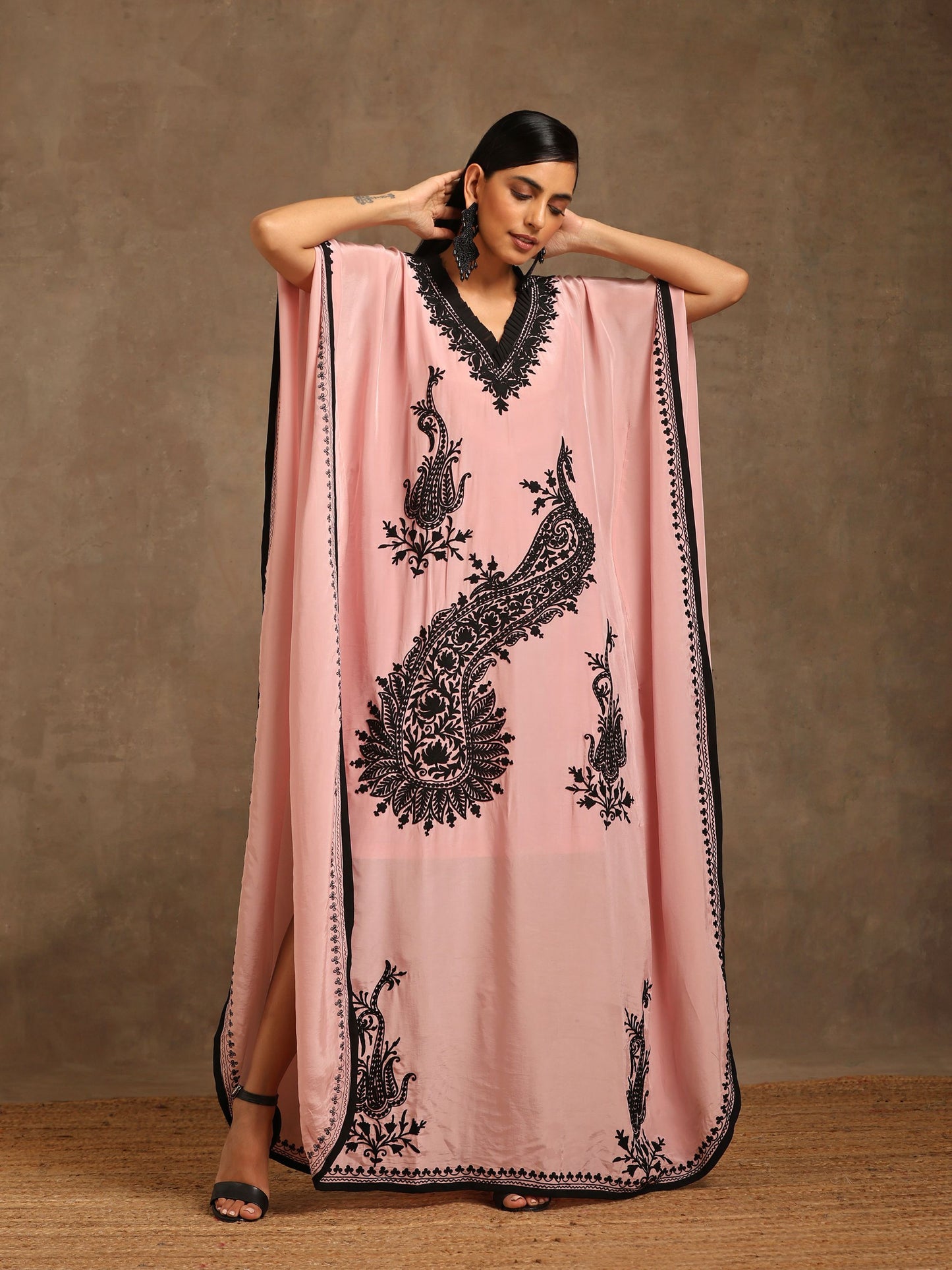 Aghaaz Dust Pink Kaftan