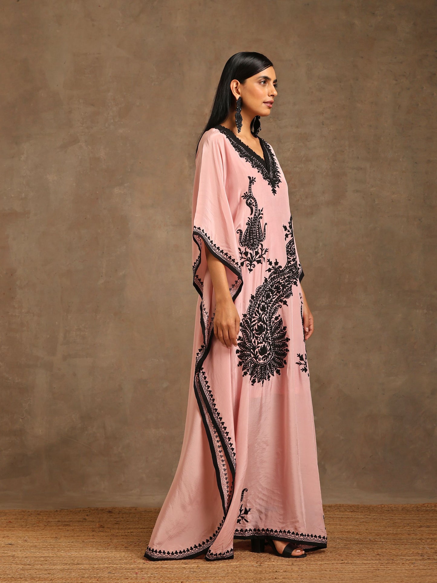 Aghaaz Dust Pink Kaftan