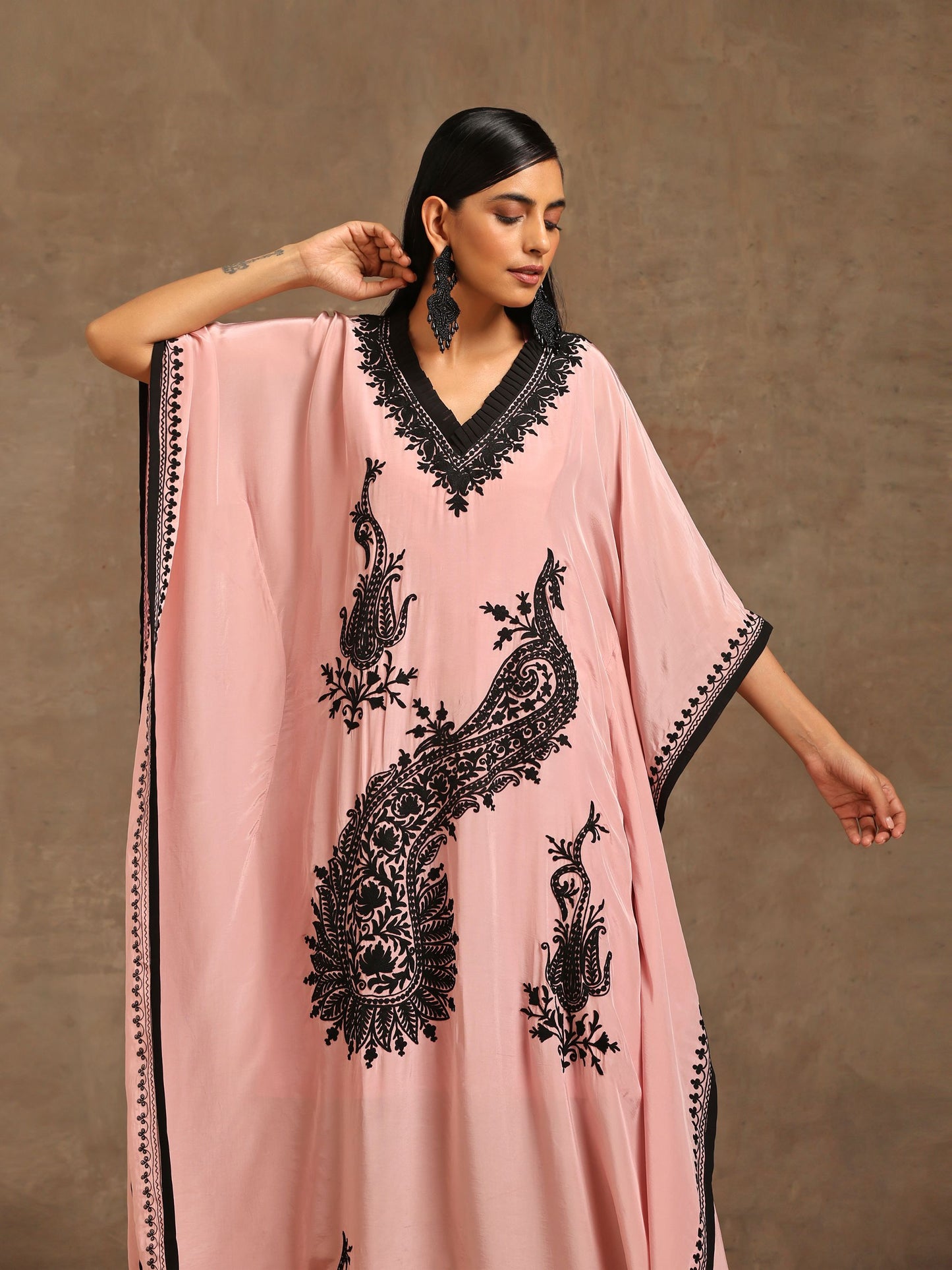 Aghaaz Dust Pink Kaftan