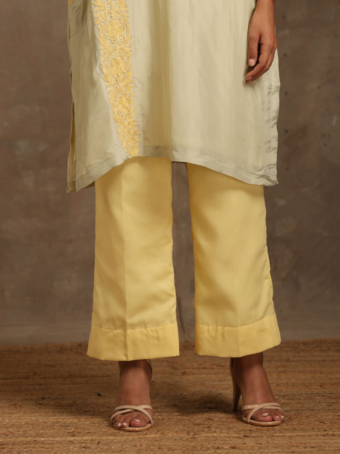 Aghaaz Olive & Lemon Pheran Set