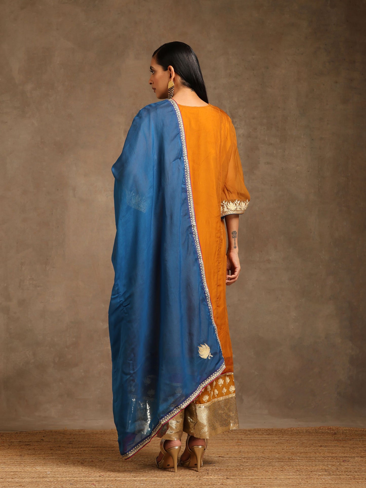 Aghaaz Organza Pheran Set