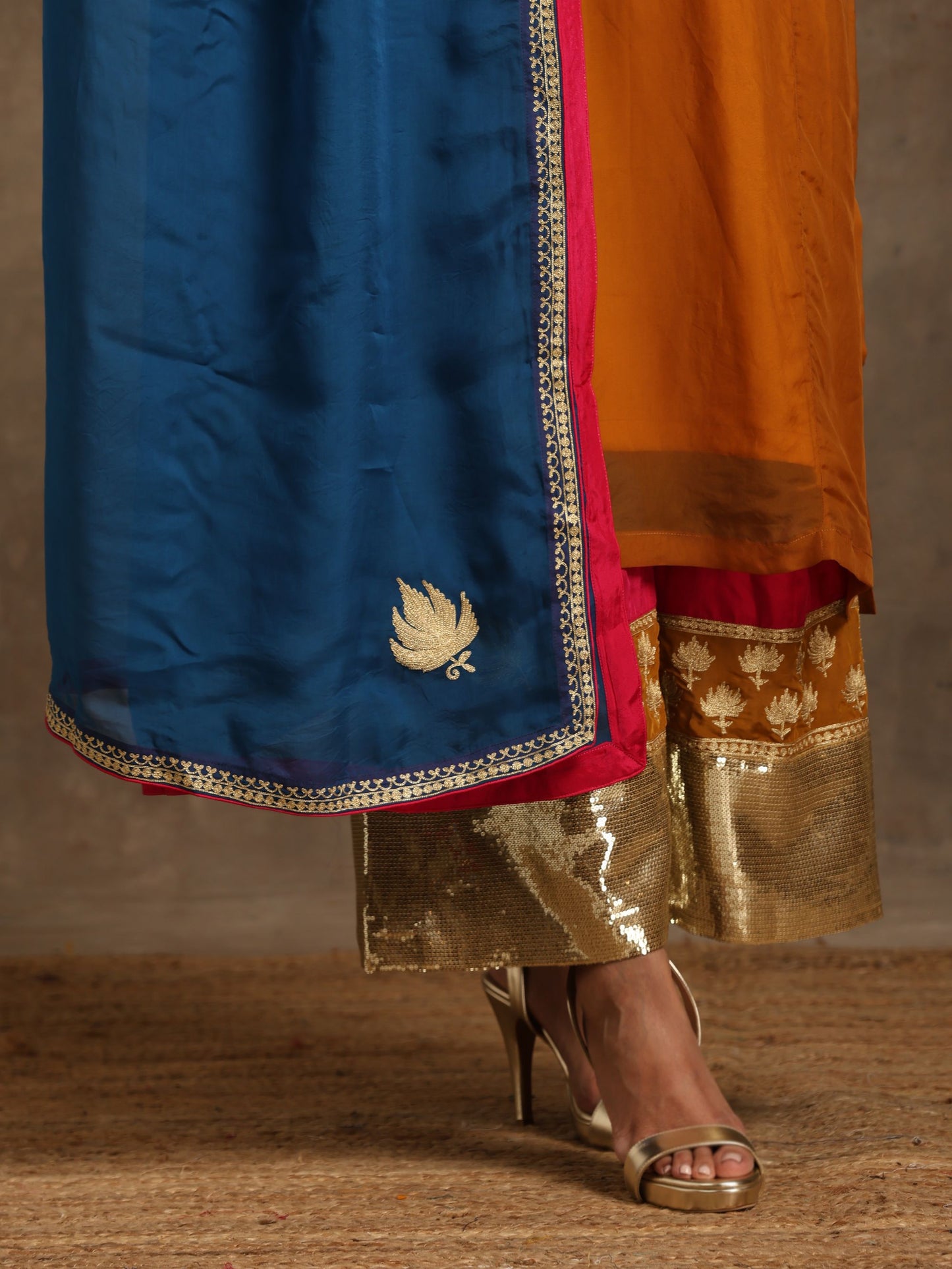 Aghaaz Organza Pheran Set
