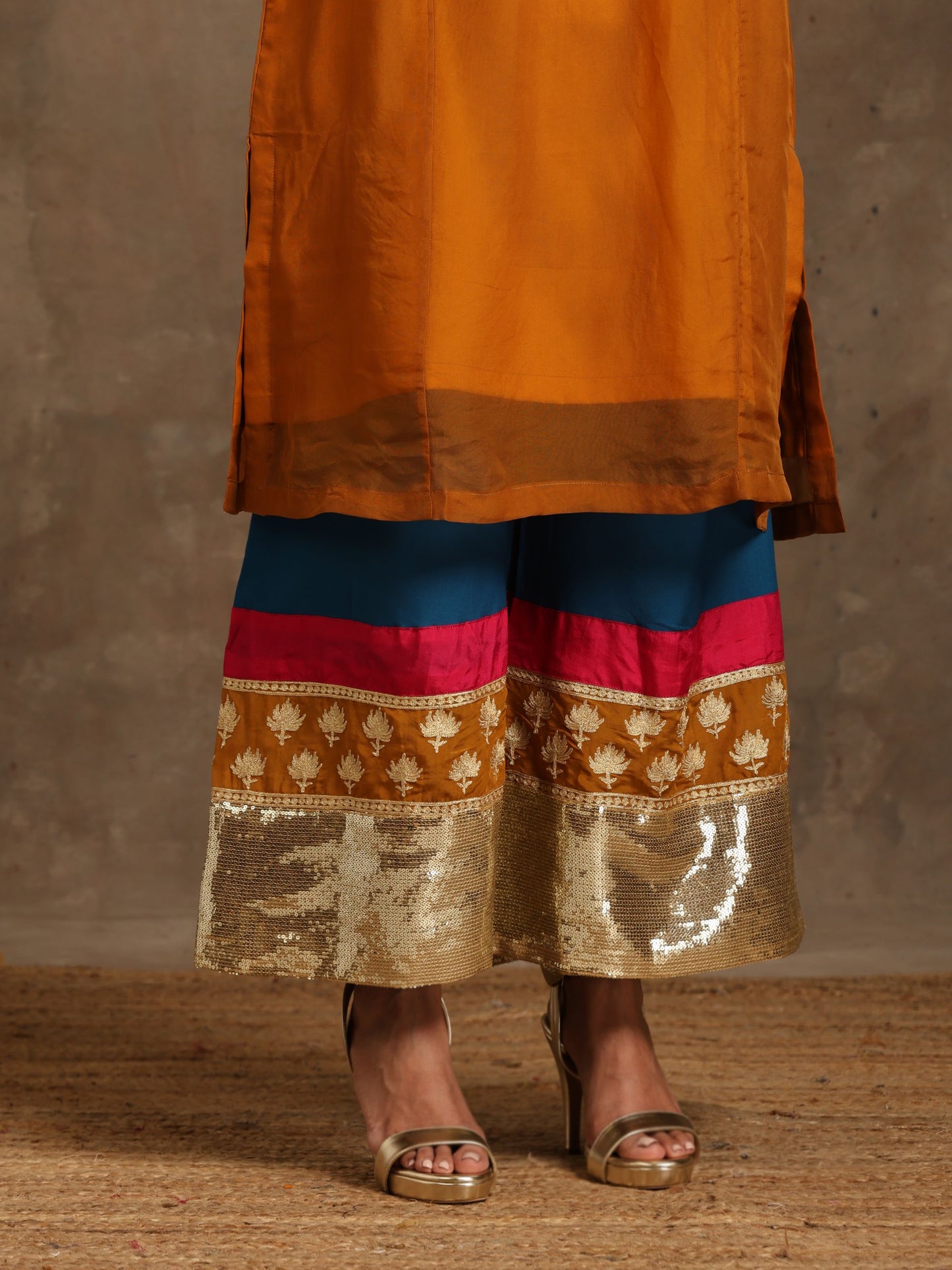 Aghaaz Organza Pheran Set