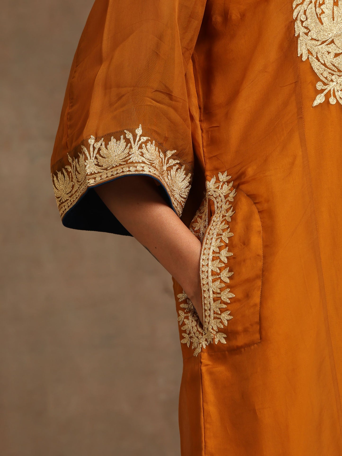 Aghaaz Organza Pheran Set
