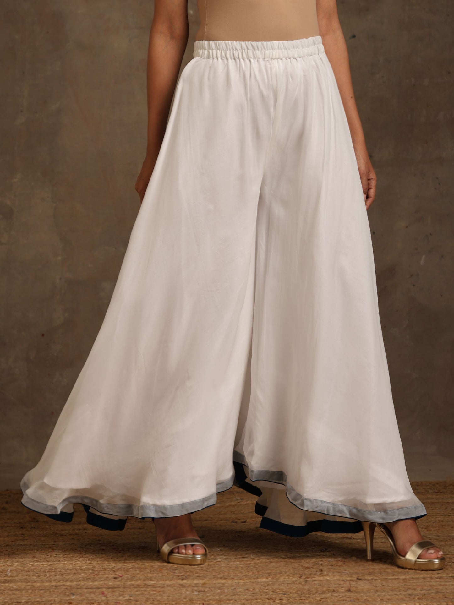 Aghaaz White Organza Suit Set