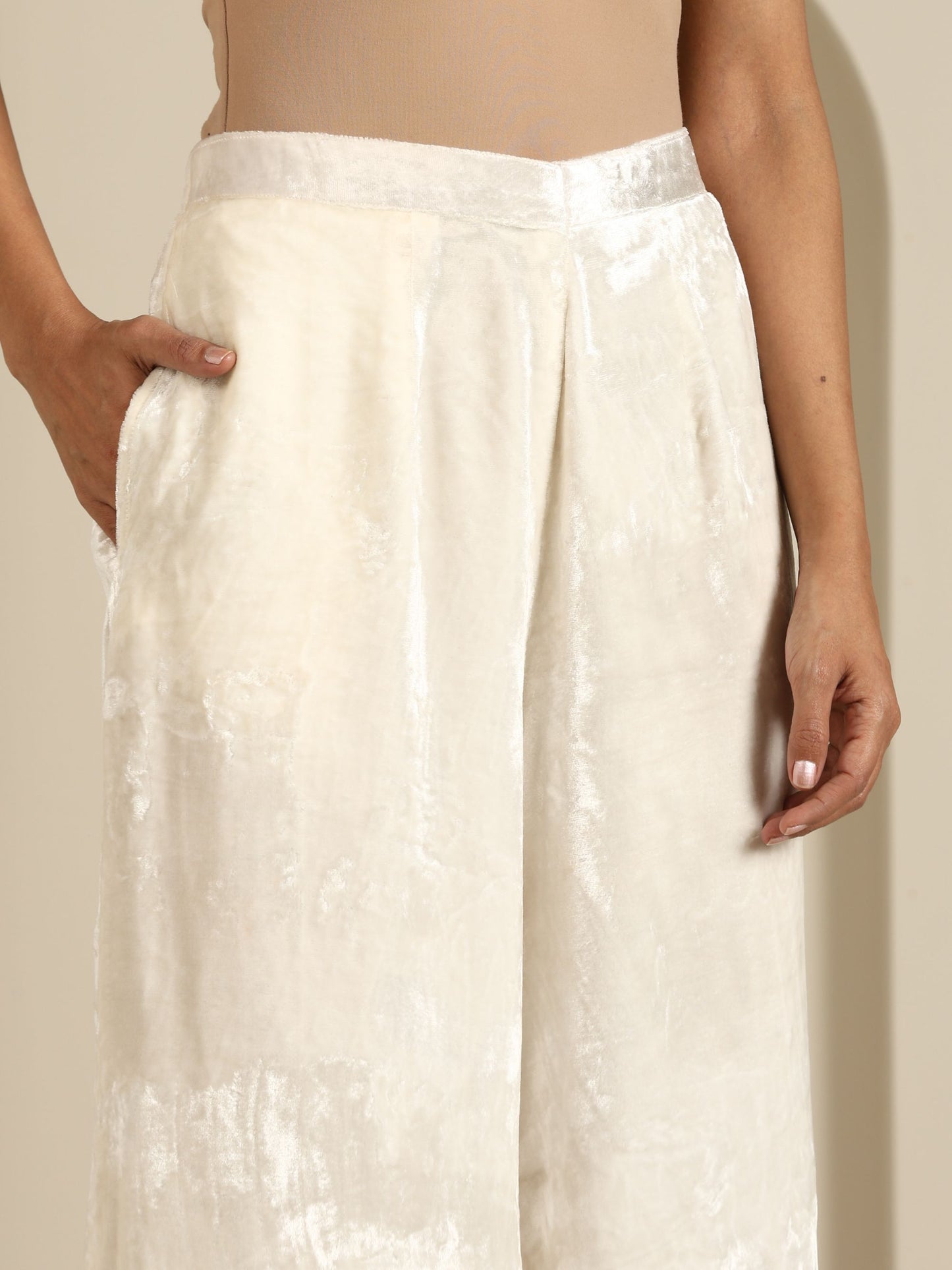 Sheen Off-White Pheran Set