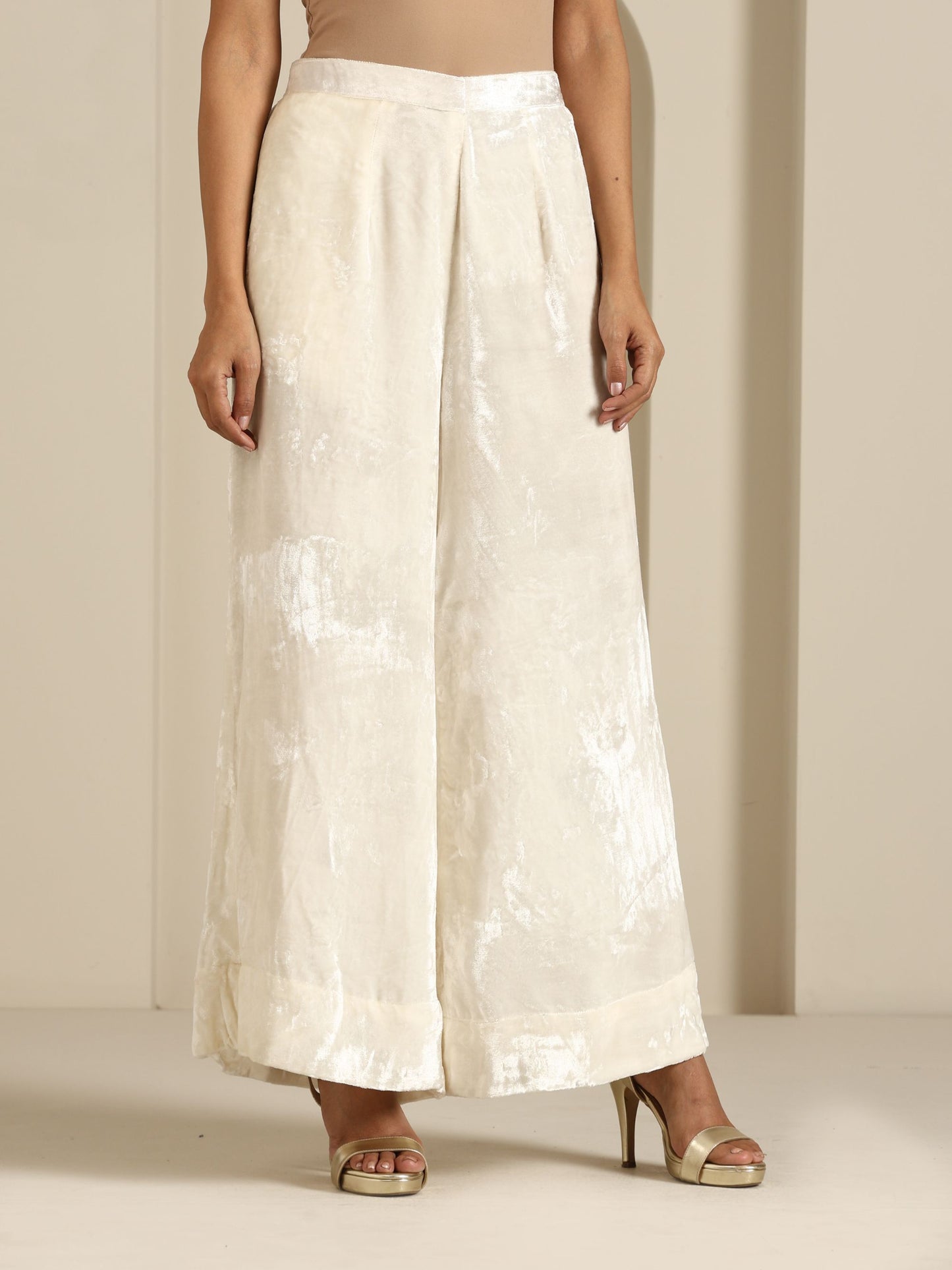 Sheen Off-White Pheran Set