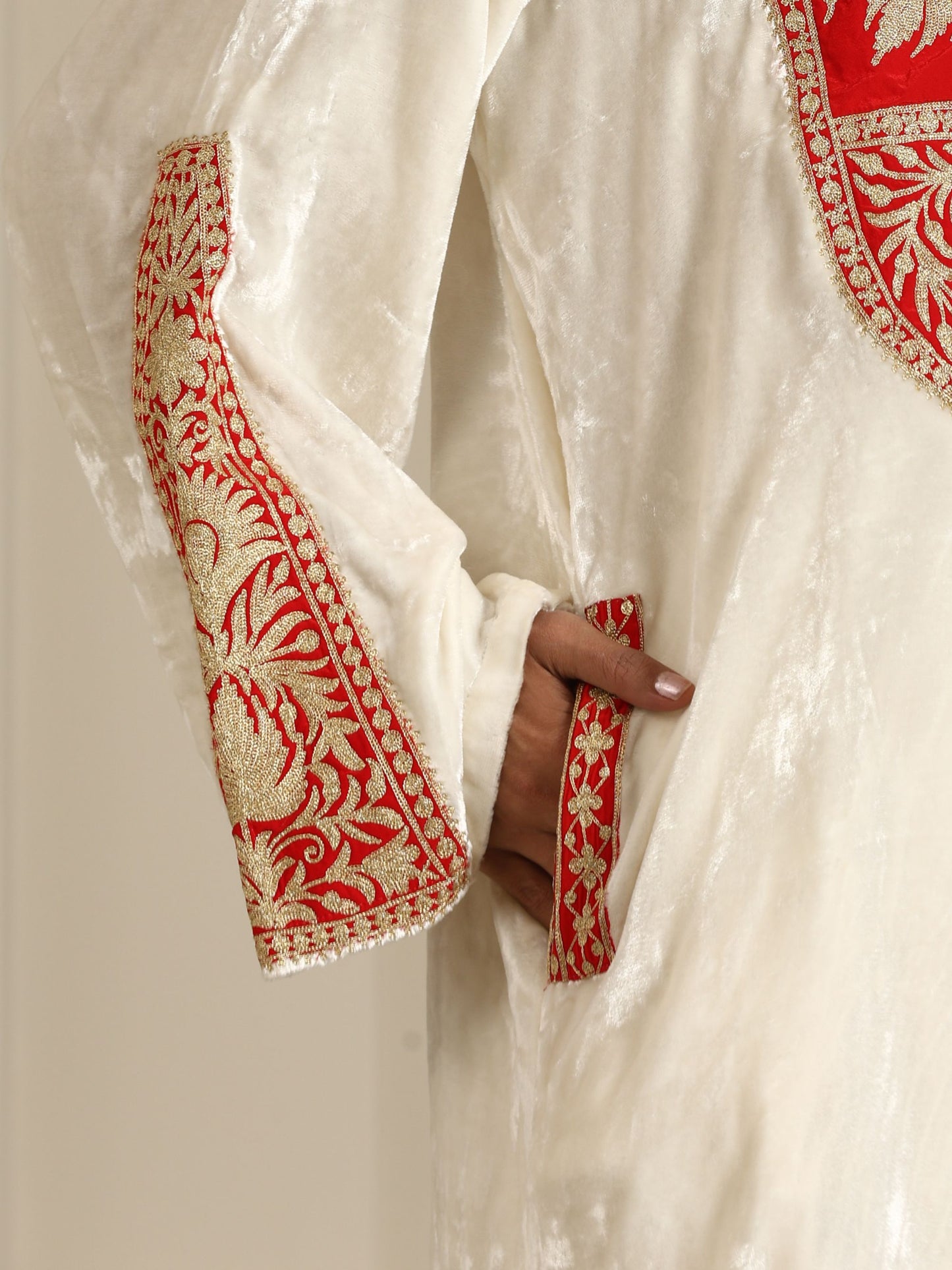 Sheen Off-White Pheran Set