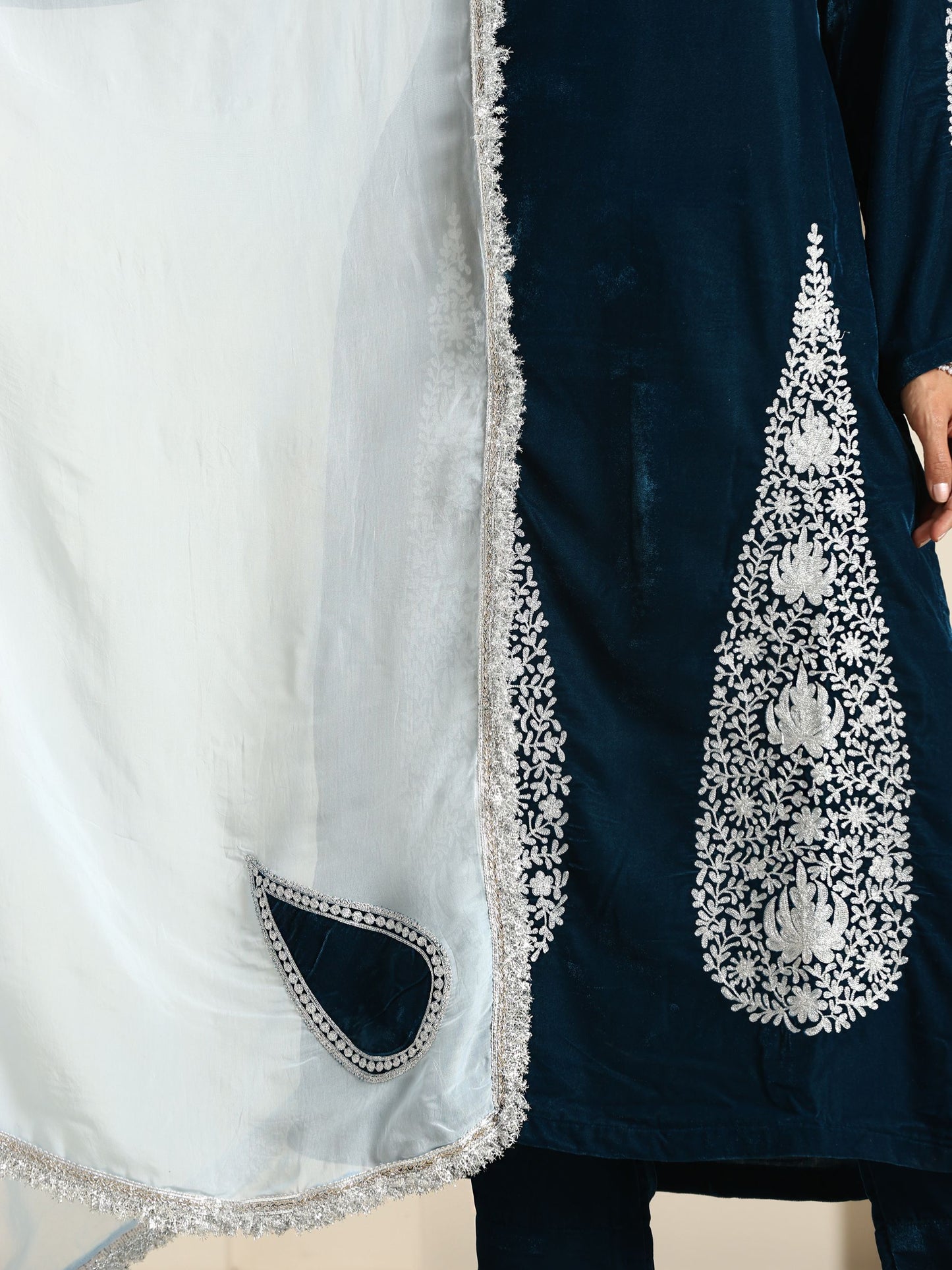 Sheen Drop Design Suit Set