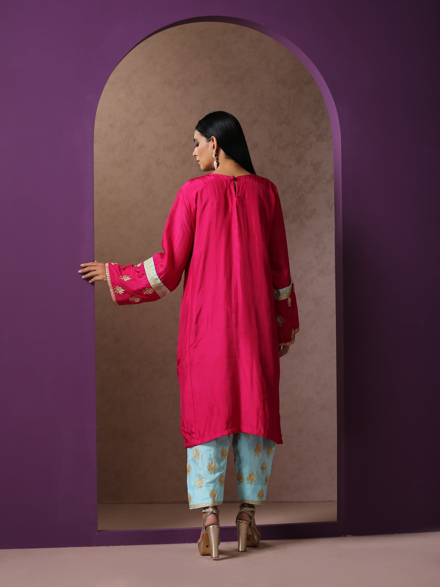 Jashn Pink & Blue Pheran Set