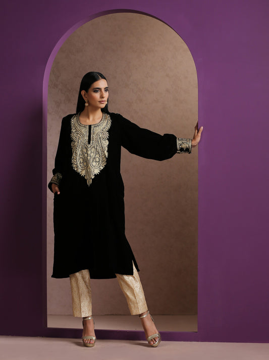 Makhmal Black Pheran Set