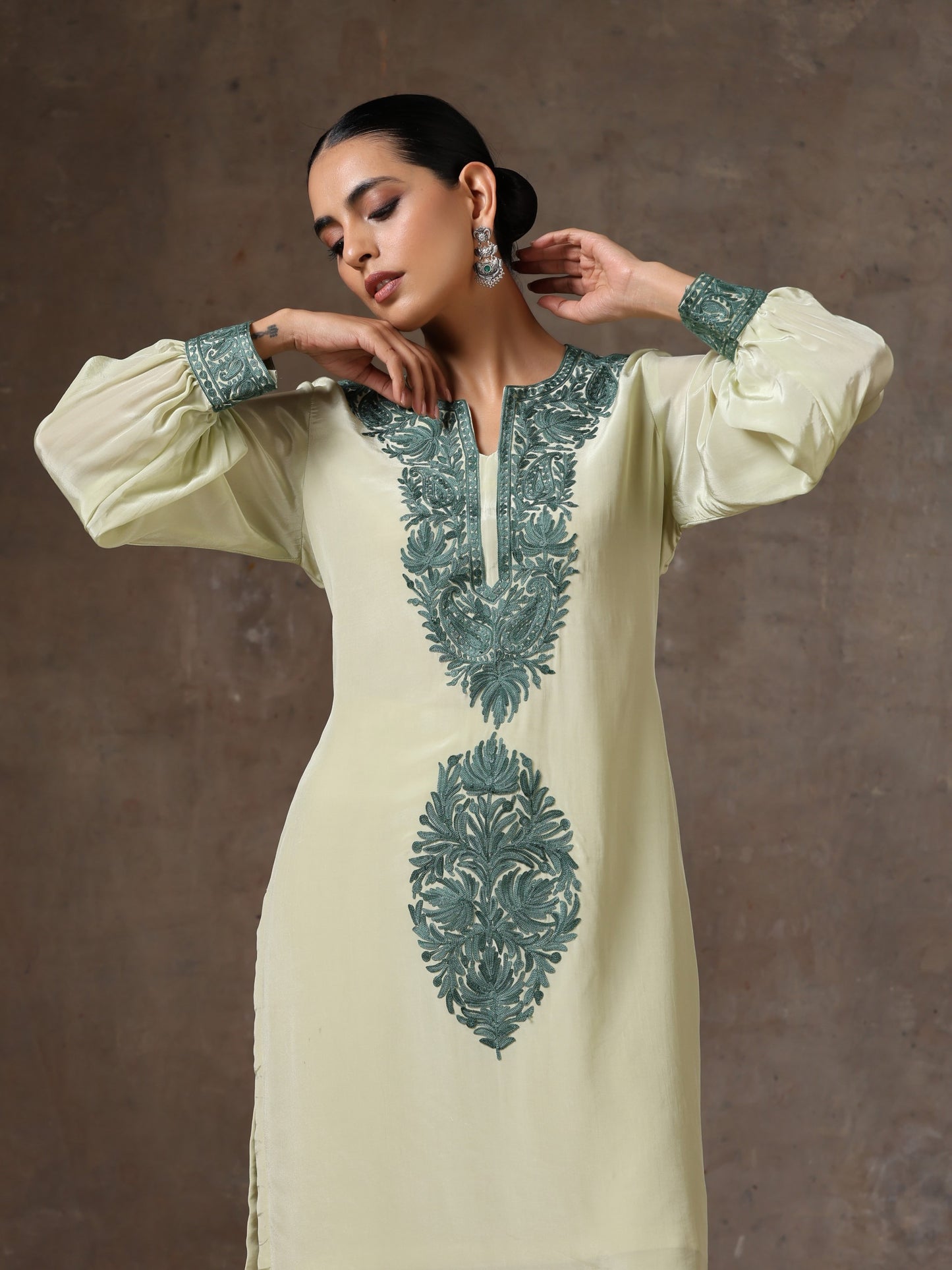 Aghaaz Olive Kurta Set