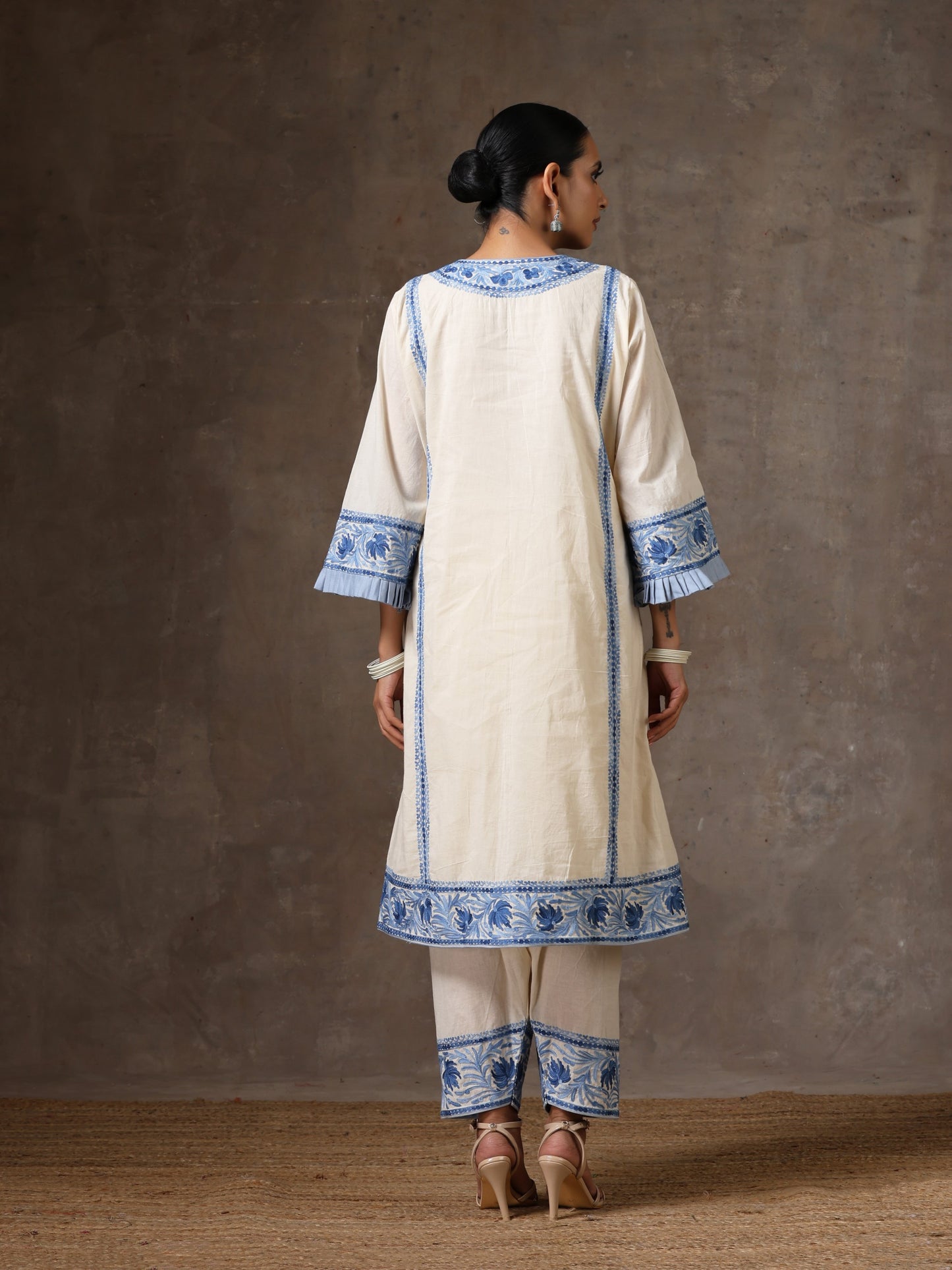 Aghaaz Off-White Pheran Suit