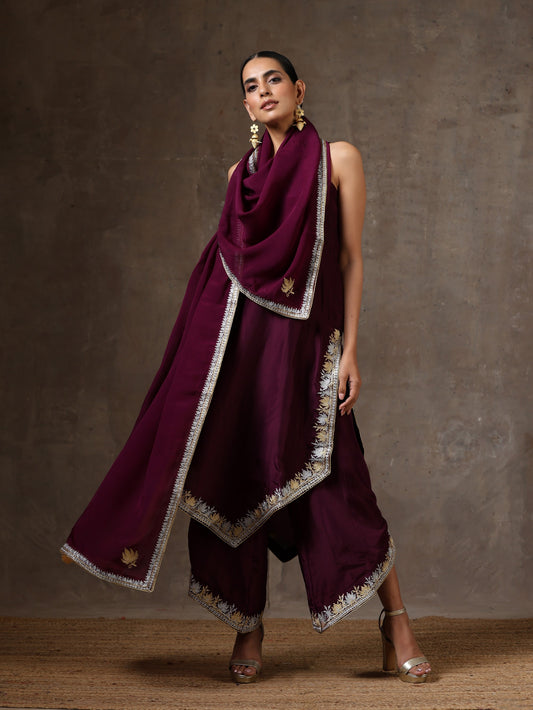 Aghaaz V-Shaped Kurta Set