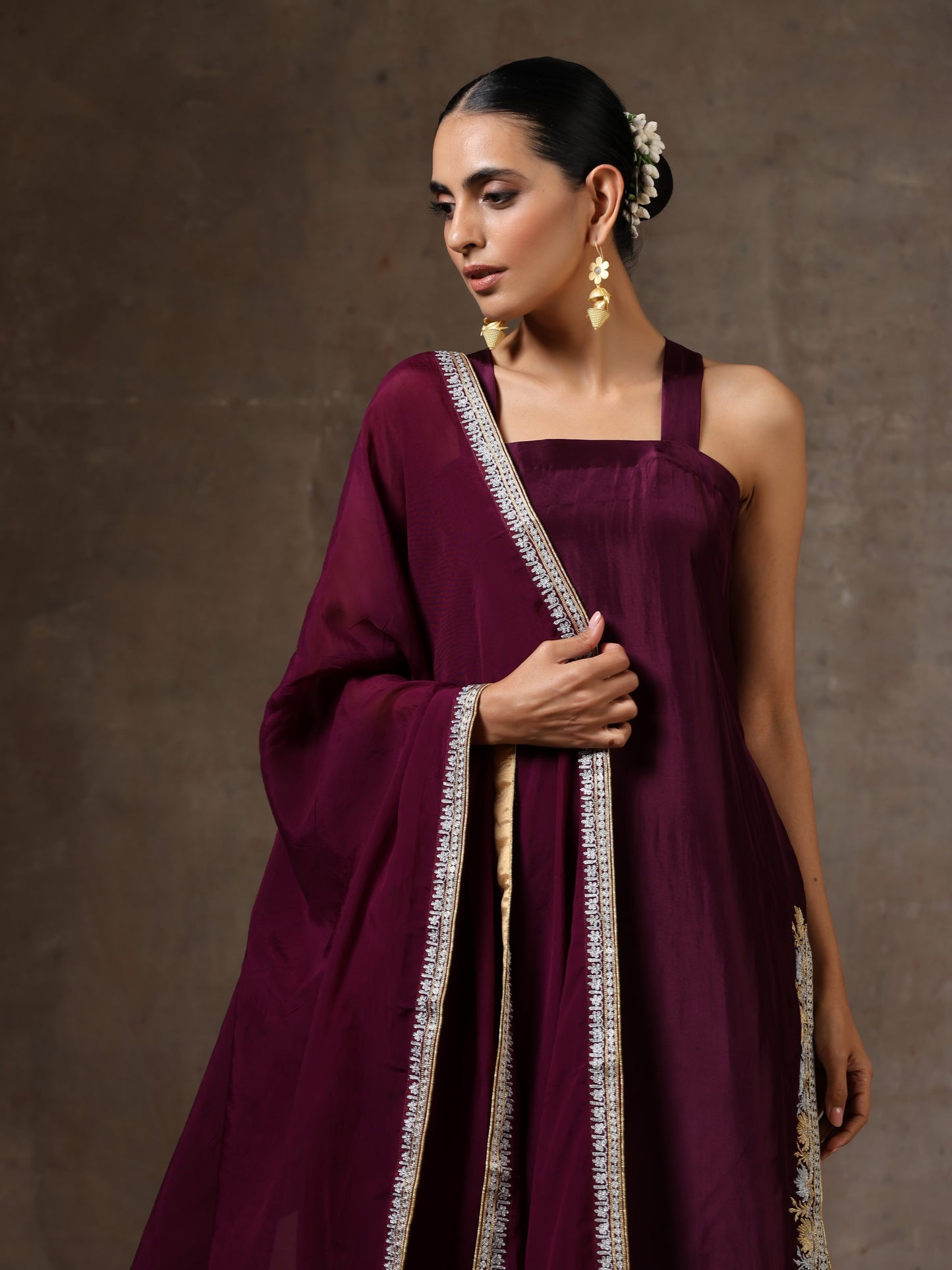 Aghaaz V-Shaped Kurta Set