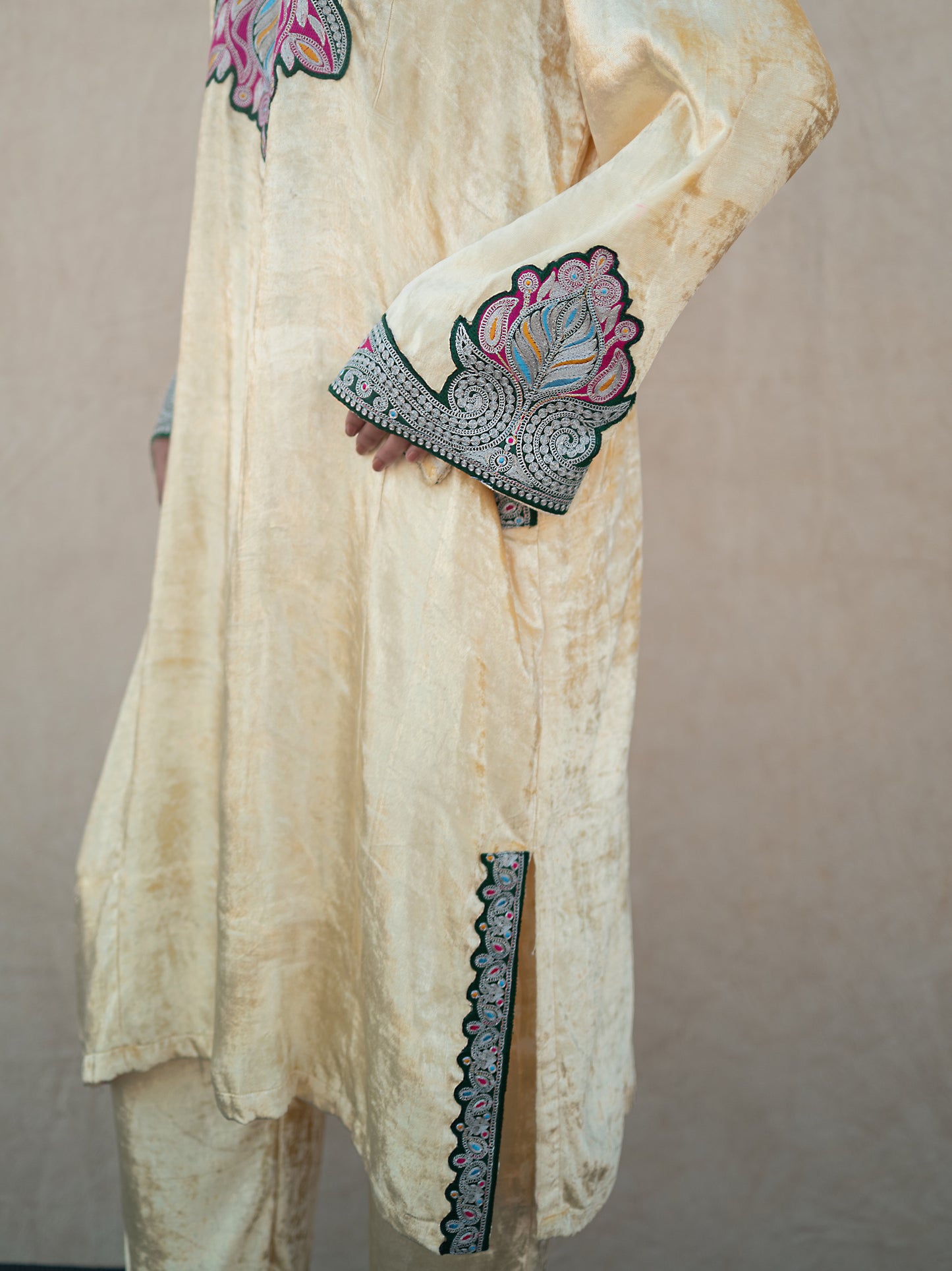 Zoon Light Yellow Pheran Set