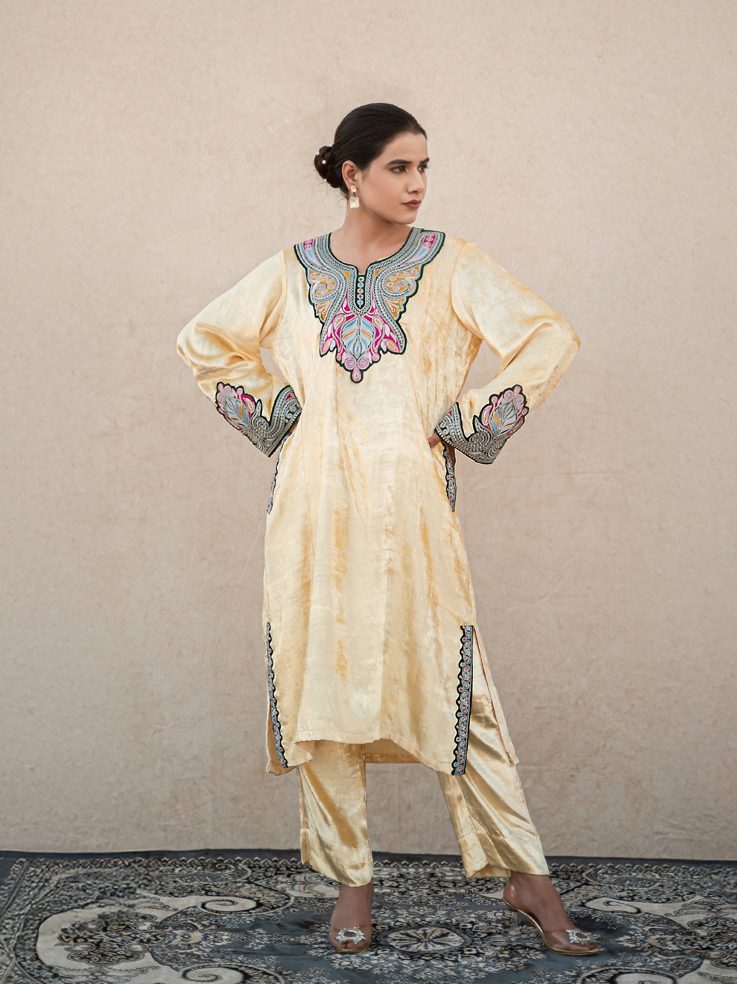 Zoon Light Yellow Pheran Set