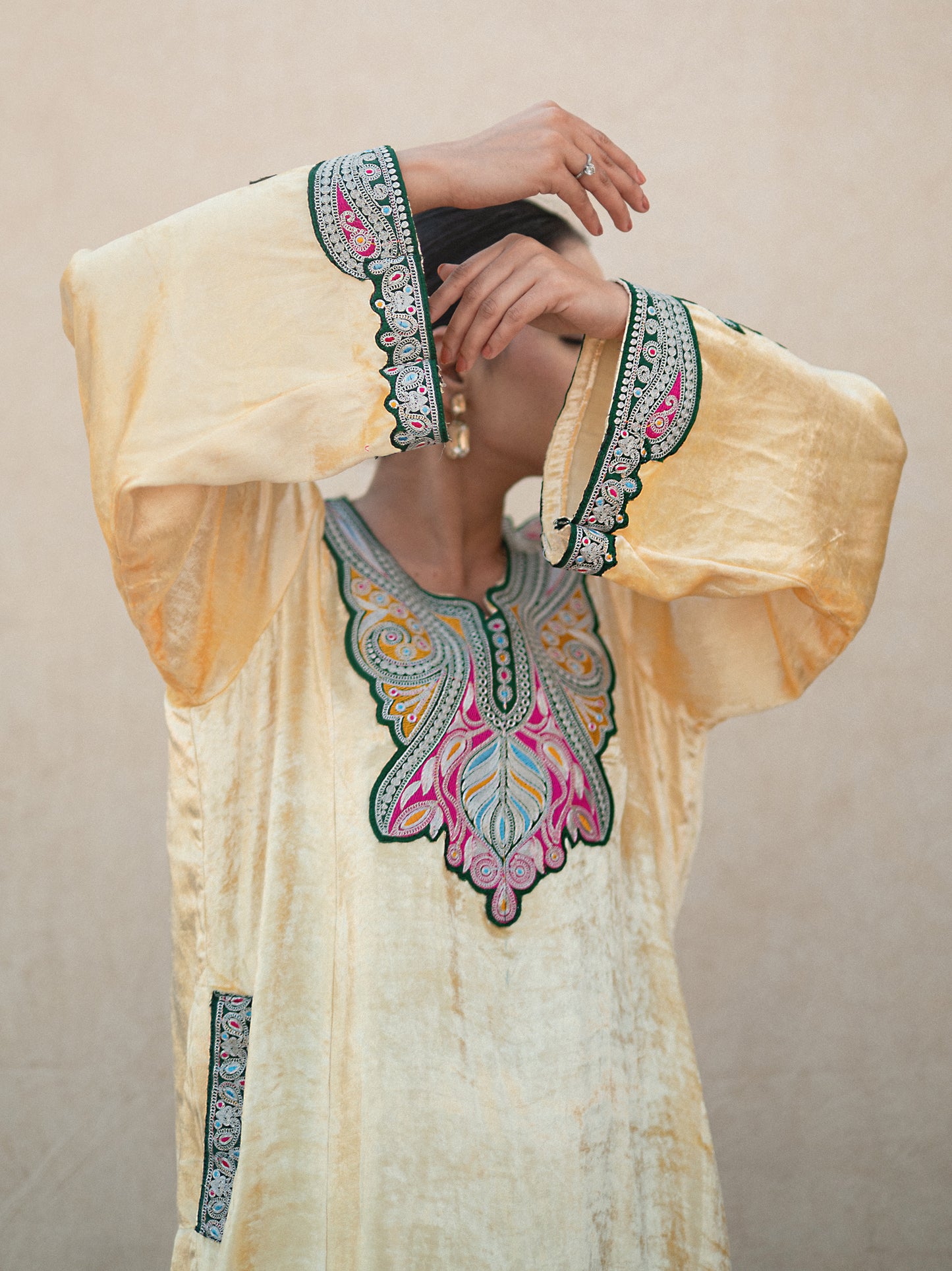 Zoon Light Yellow Pheran Set