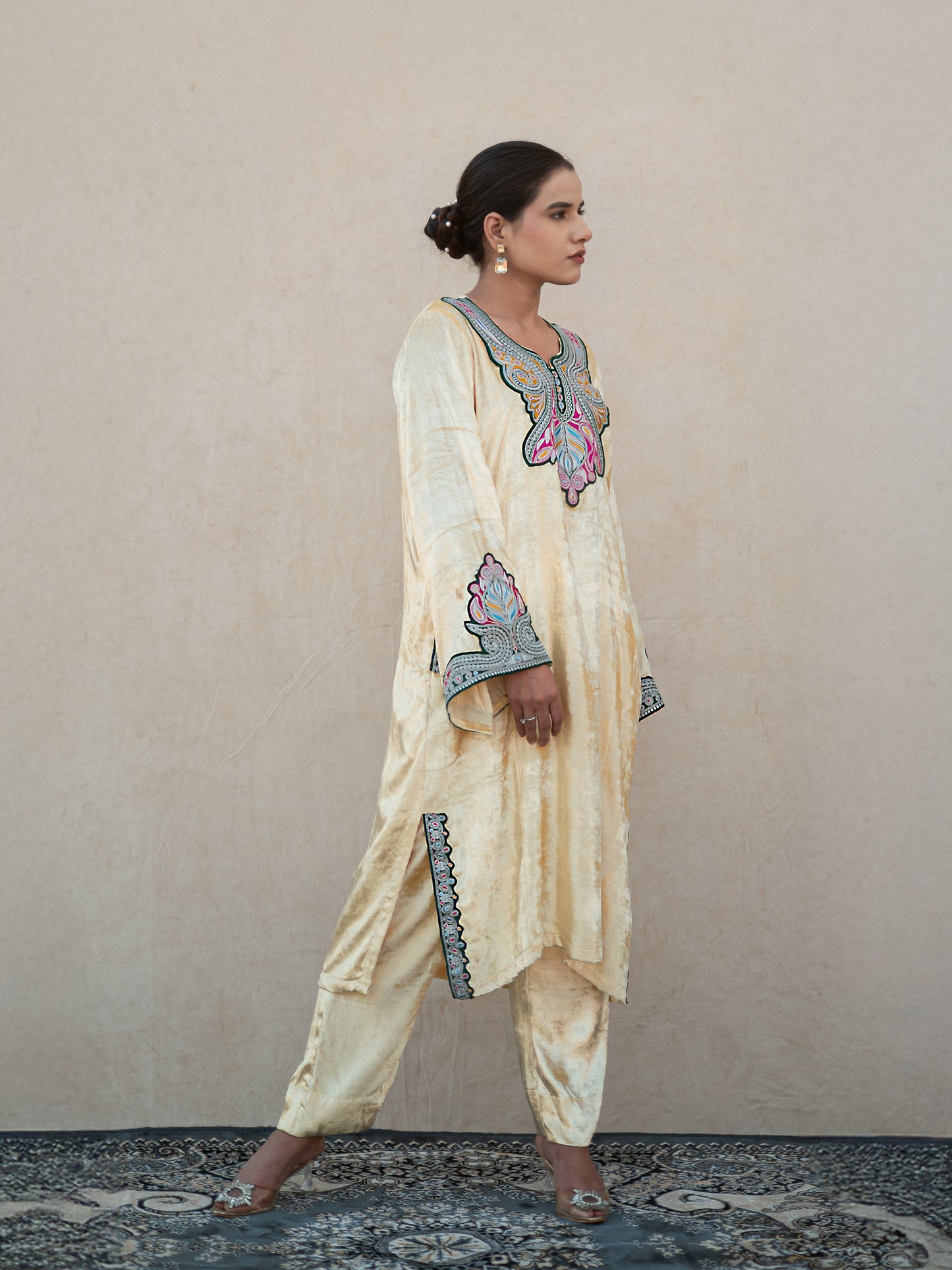 Zoon Light Yellow Pheran Set