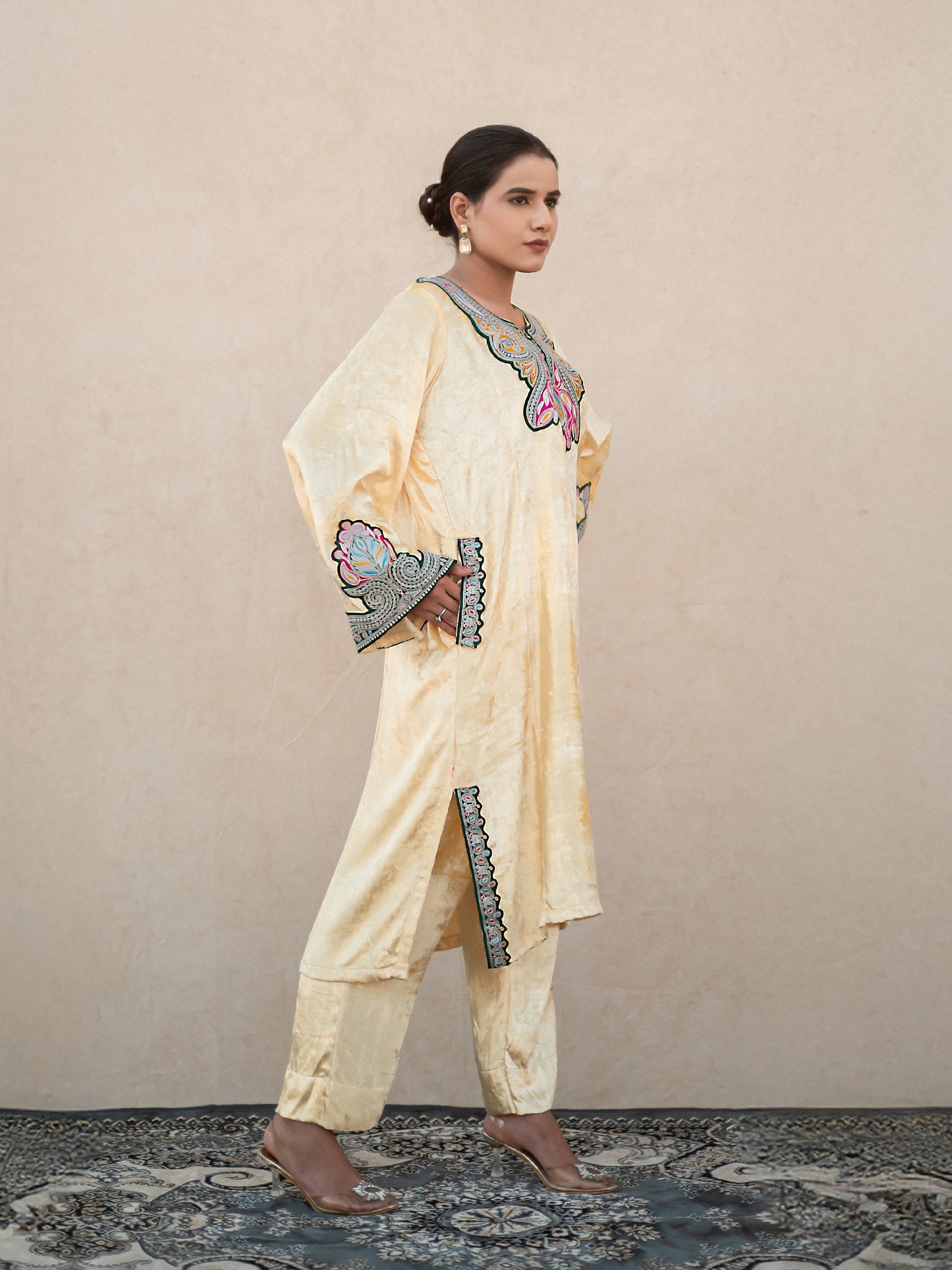 Zoon Light Yellow Pheran Set