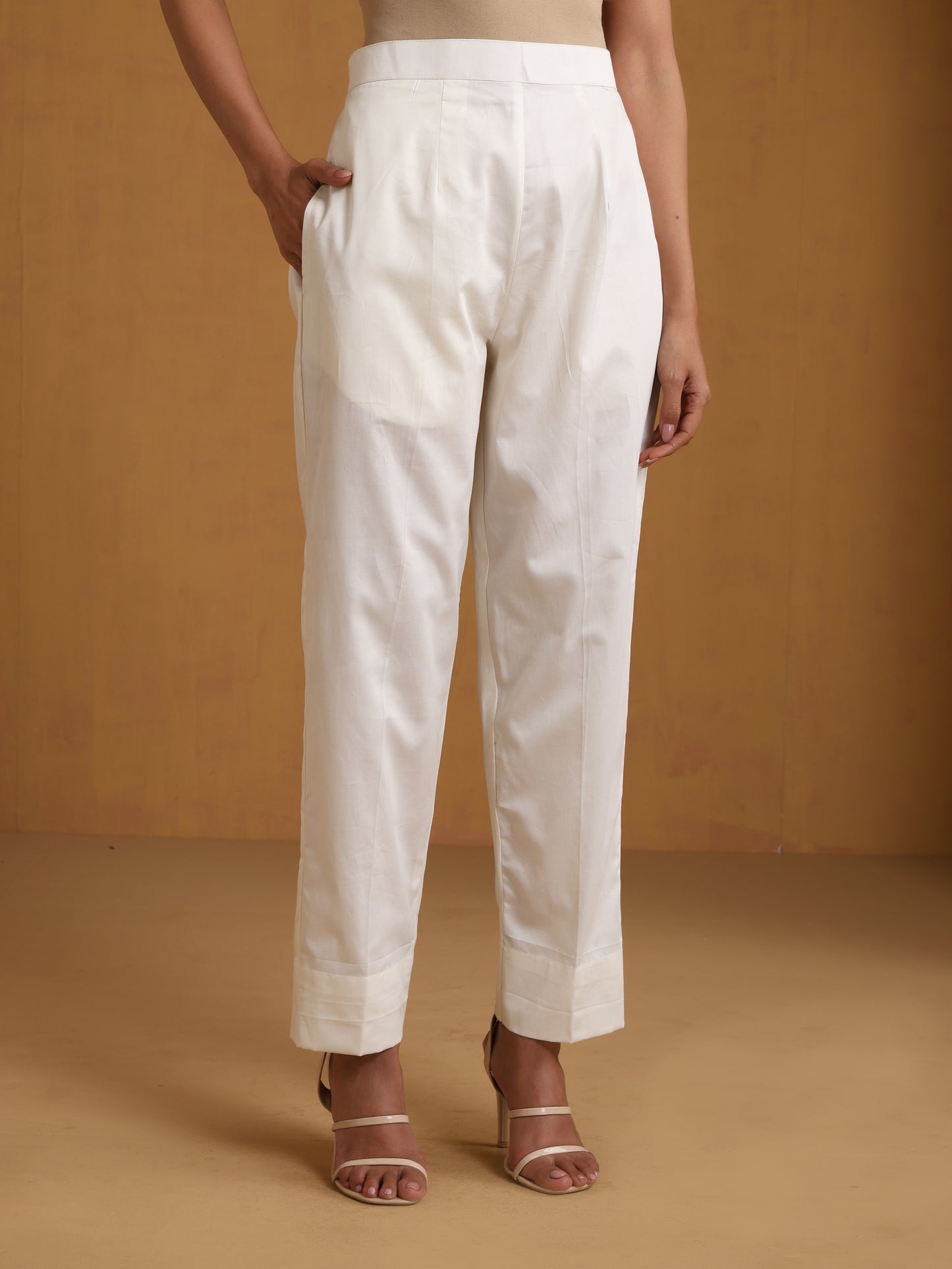 Sehar Off-White Straight Kurta Set