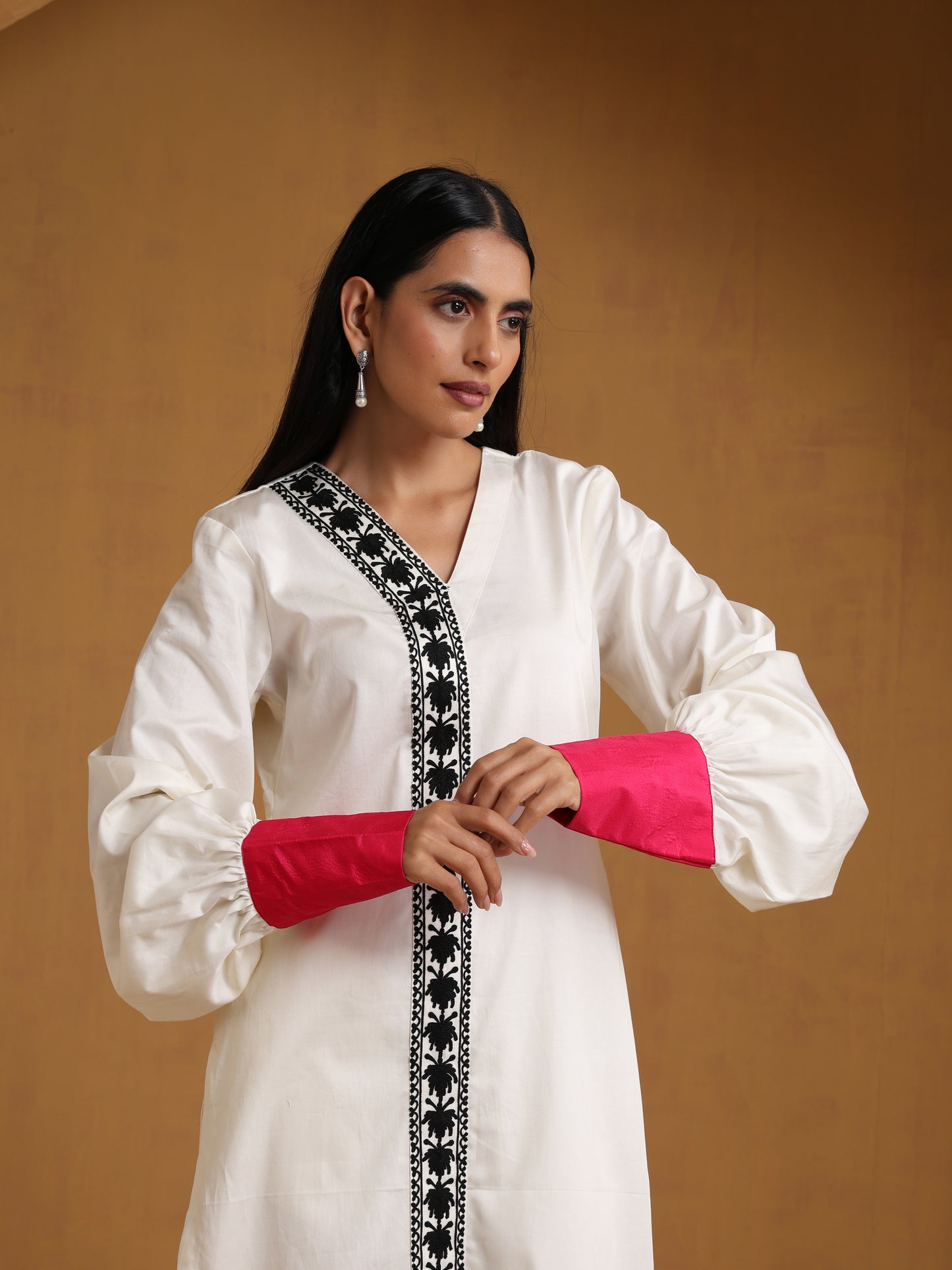 Sehar Off-White Straight Kurta Set