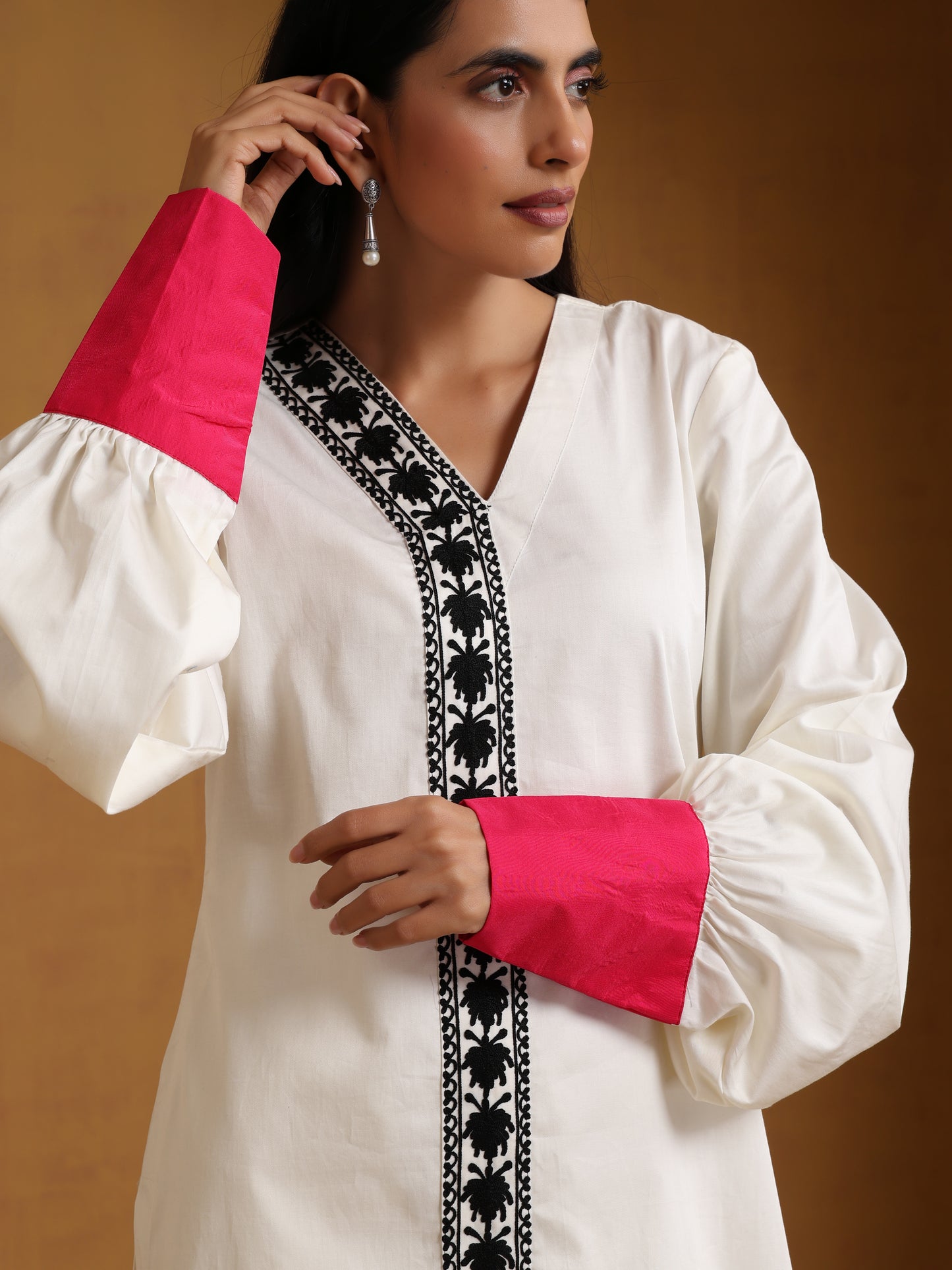 Sehar Off-White Straight Kurta Set