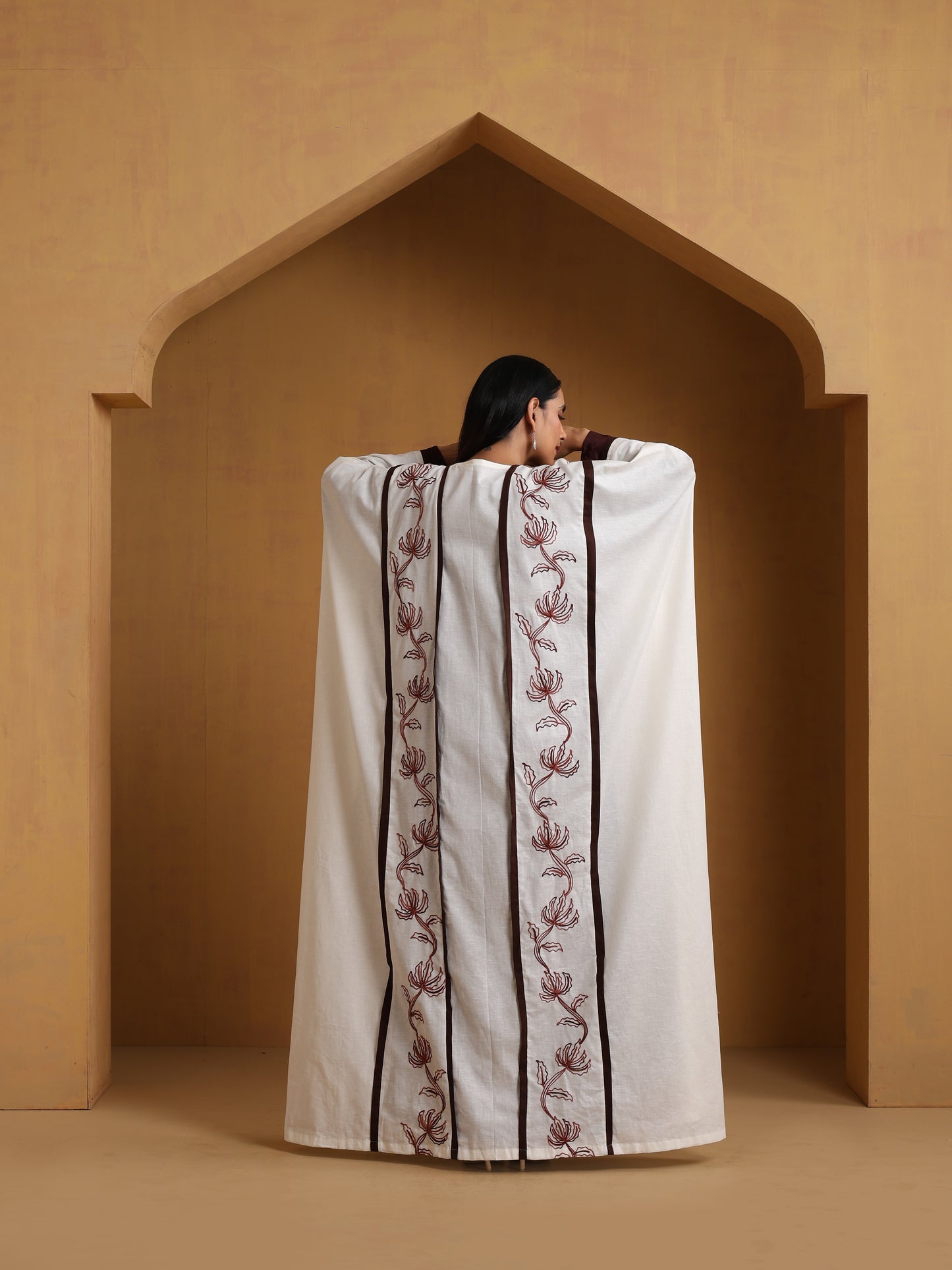 Sehar Brown & White Abaya