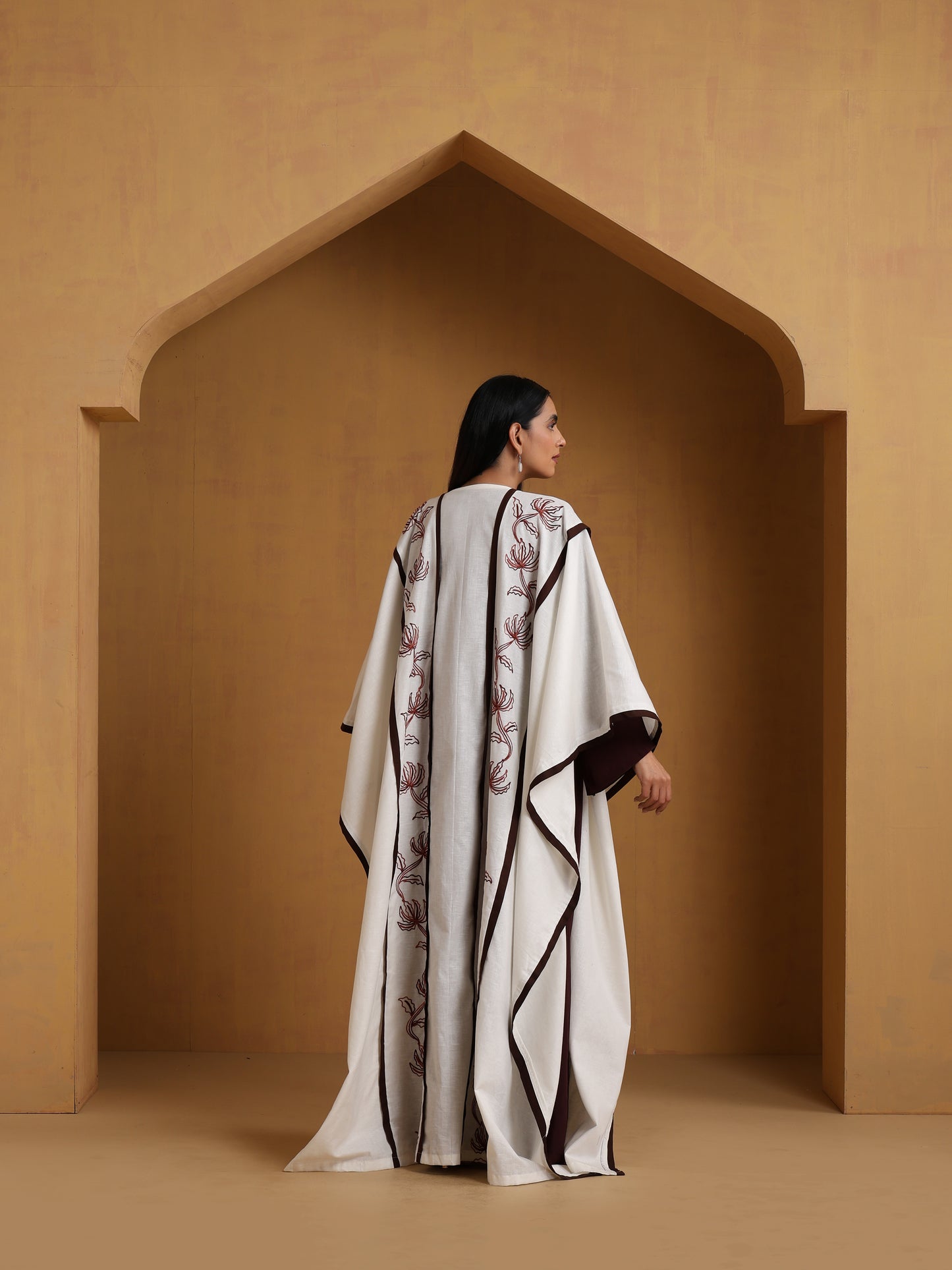 Sehar Brown & White Abaya