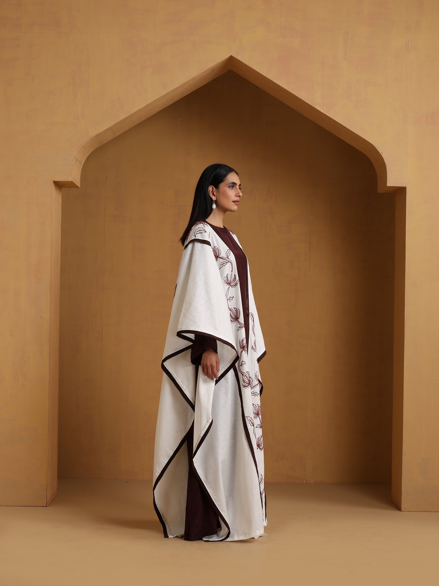 Sehar Brown & White Abaya