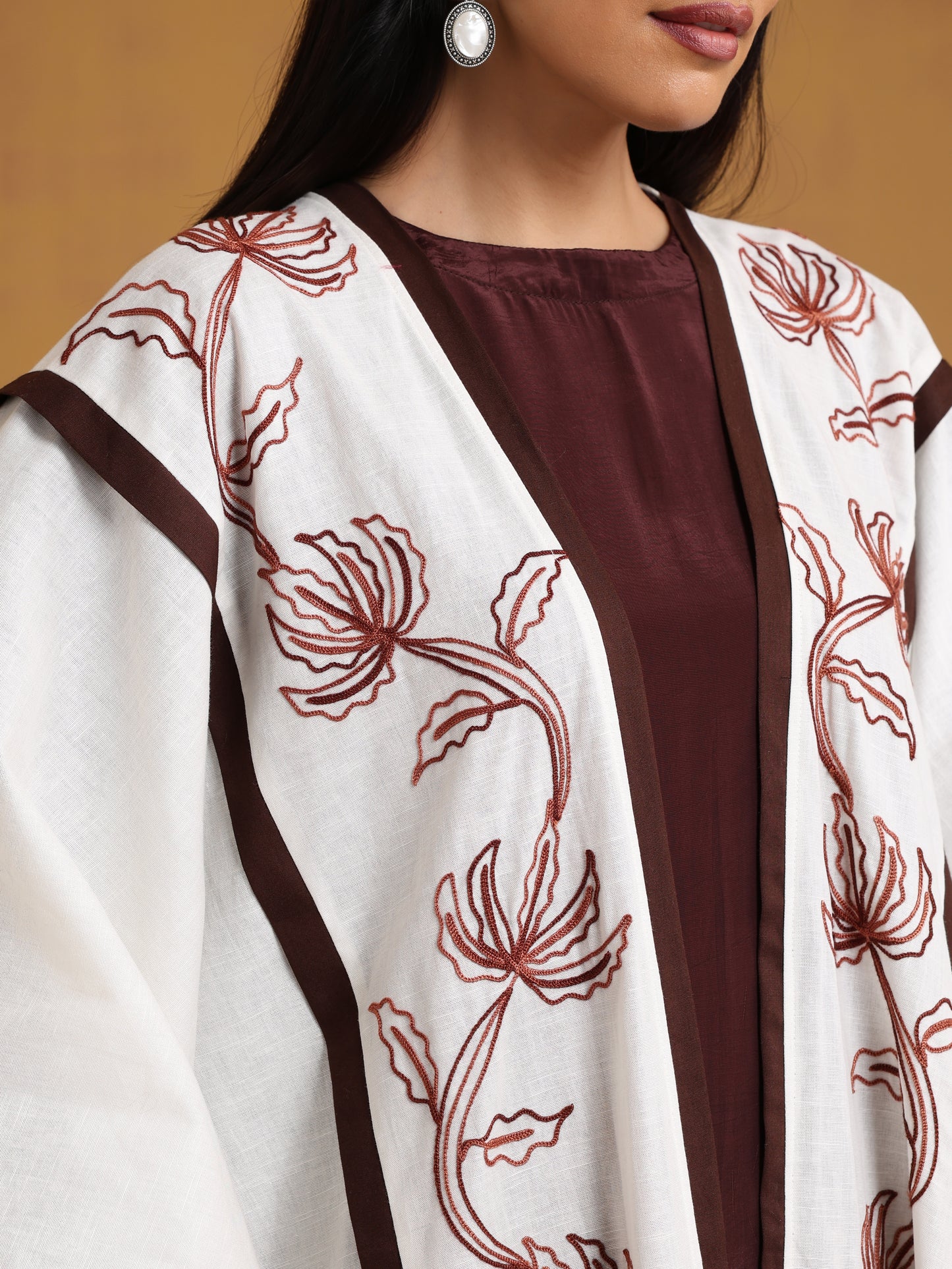 Sehar Brown & White Abaya