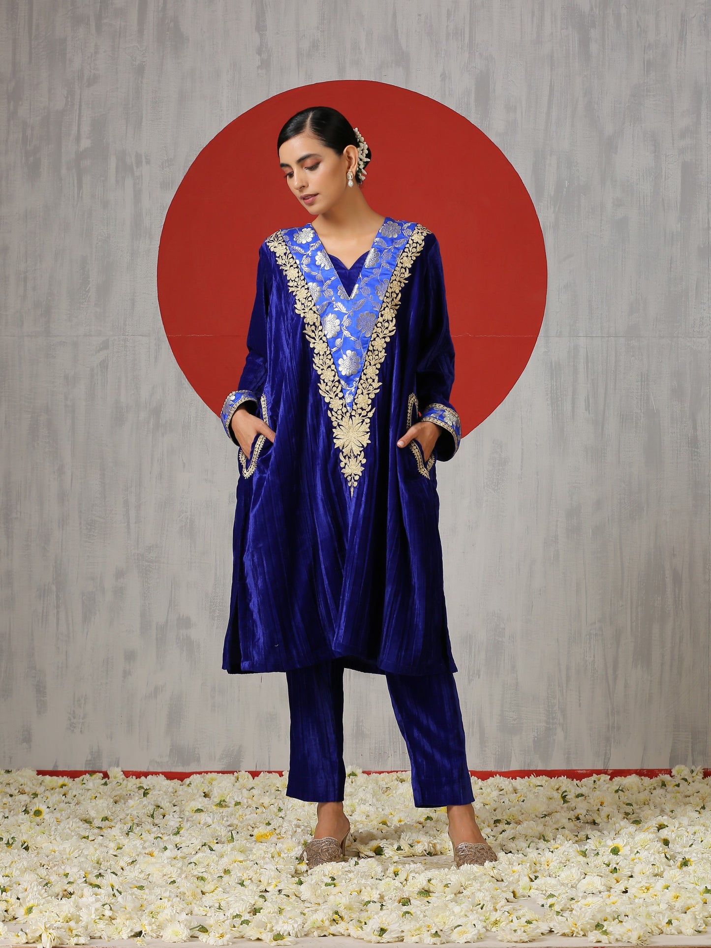 Makhmal Royal Blue Velvet Pheran Set